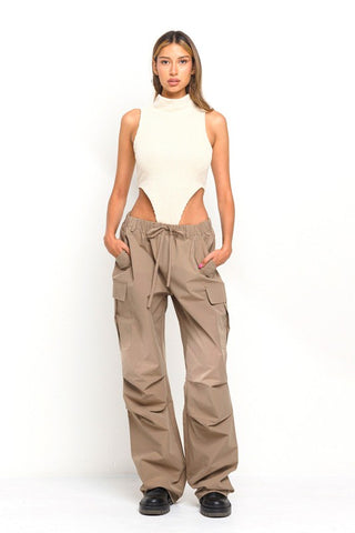 Wide legs parachute cargo pants