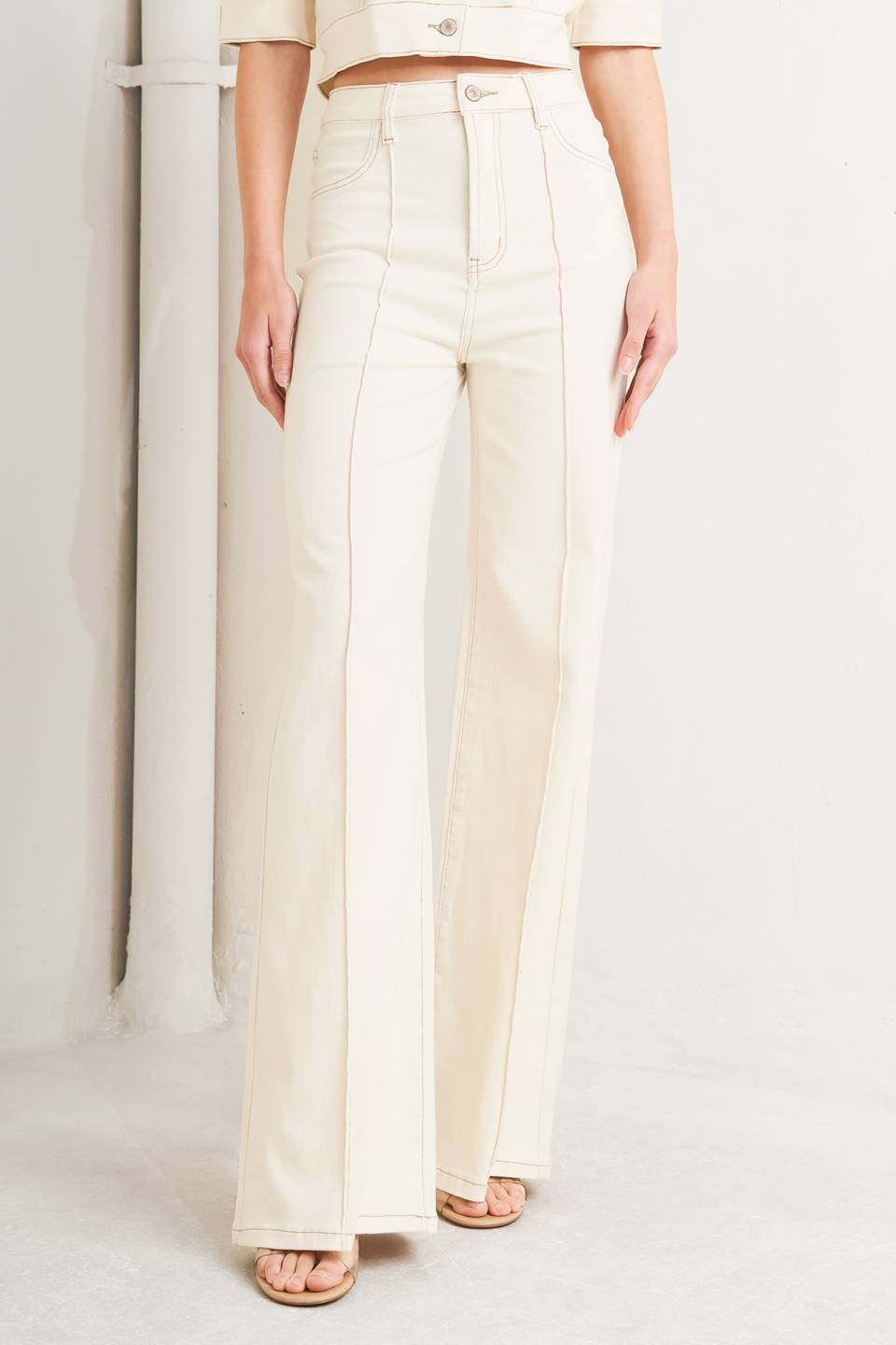A twill pant featuring front closure, pockets, center seam and flare leg.