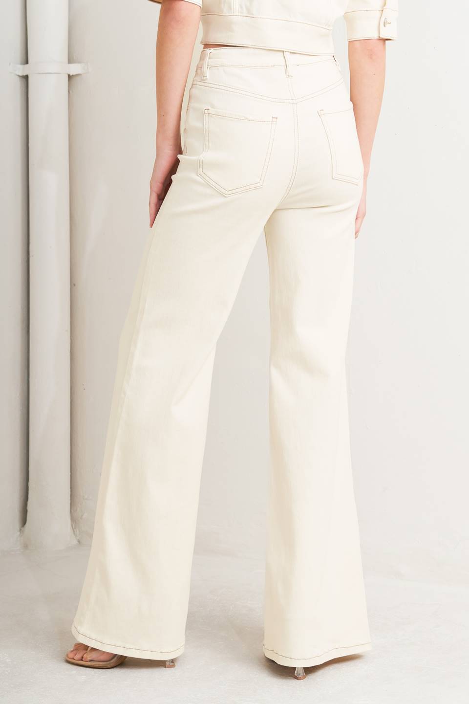 A twill pant featuring front closure, pockets, center seam and flare leg.