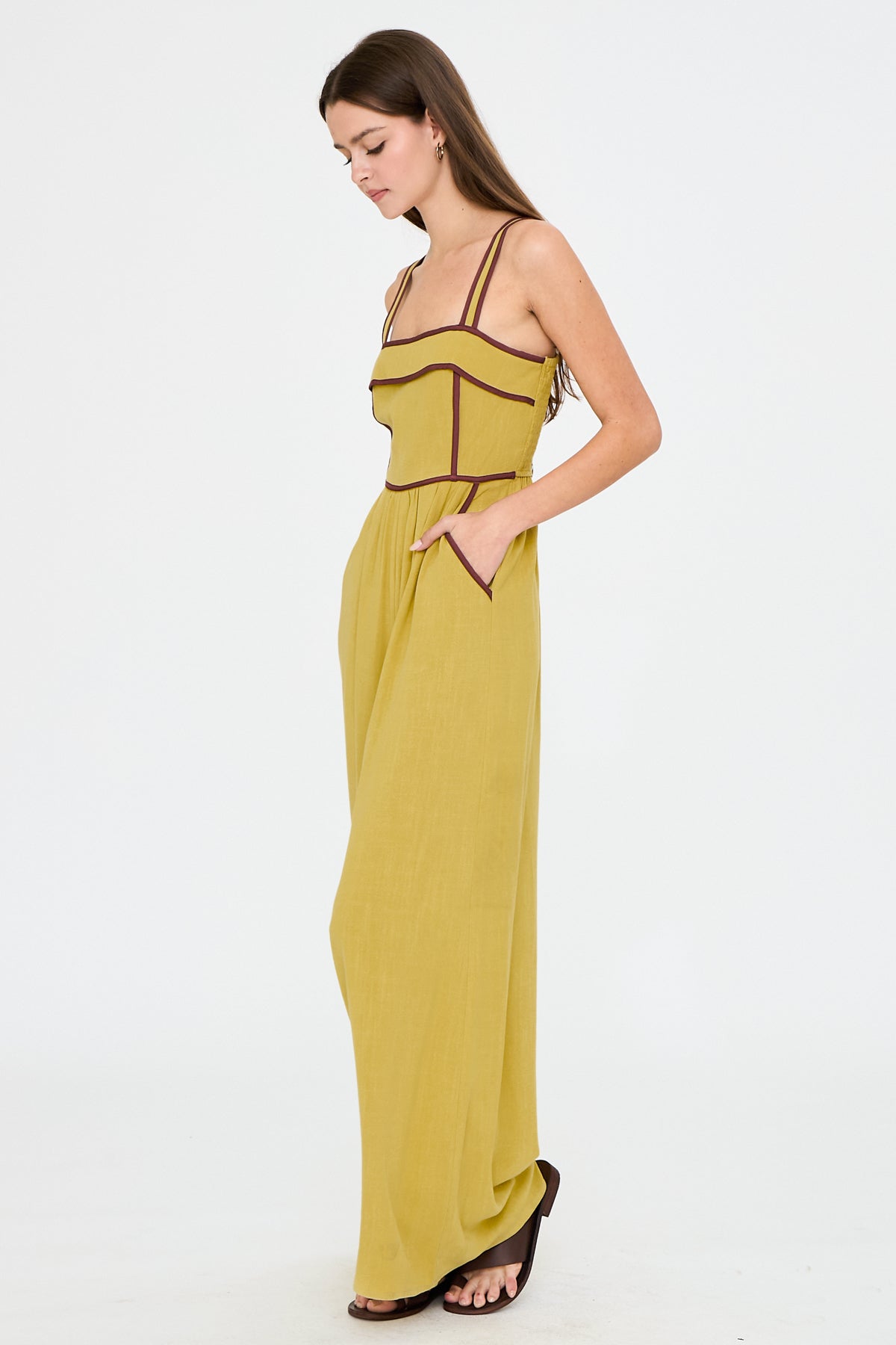 Contrast piping sleeveless wide leg jumpsuit