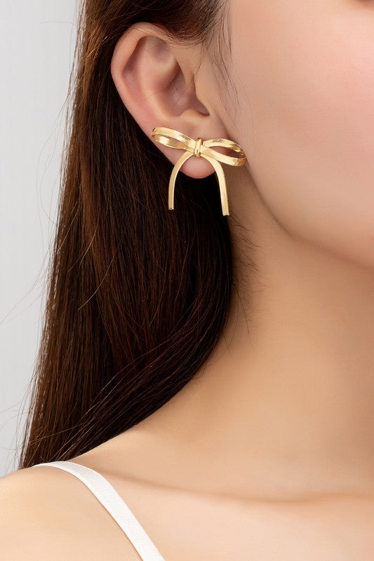 Herringbone chain bow tie earrings