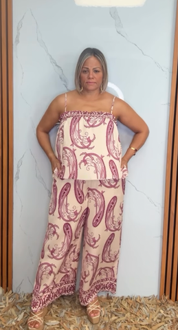 Embrace effortless style with this stunning paisley print pants set