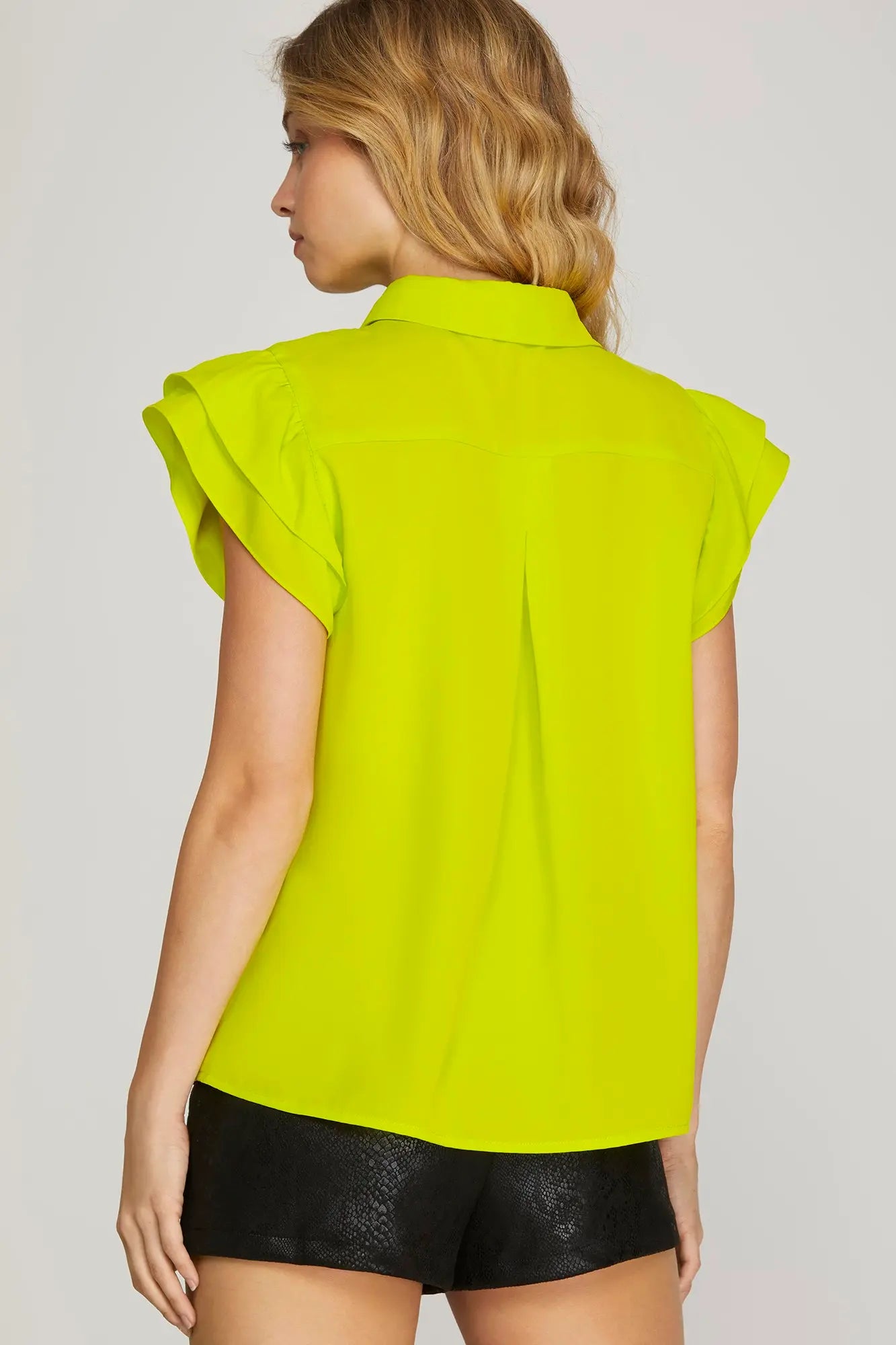 FLUTTER SLEEVE COLLAR BUTTON UP WOVEN TOP