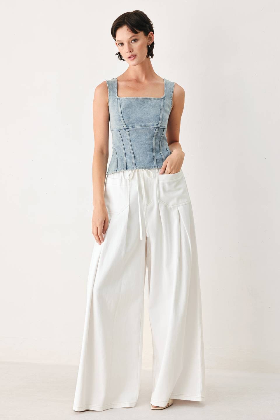 A solid woven pant