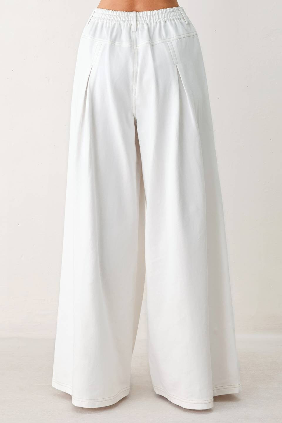 A solid woven pant