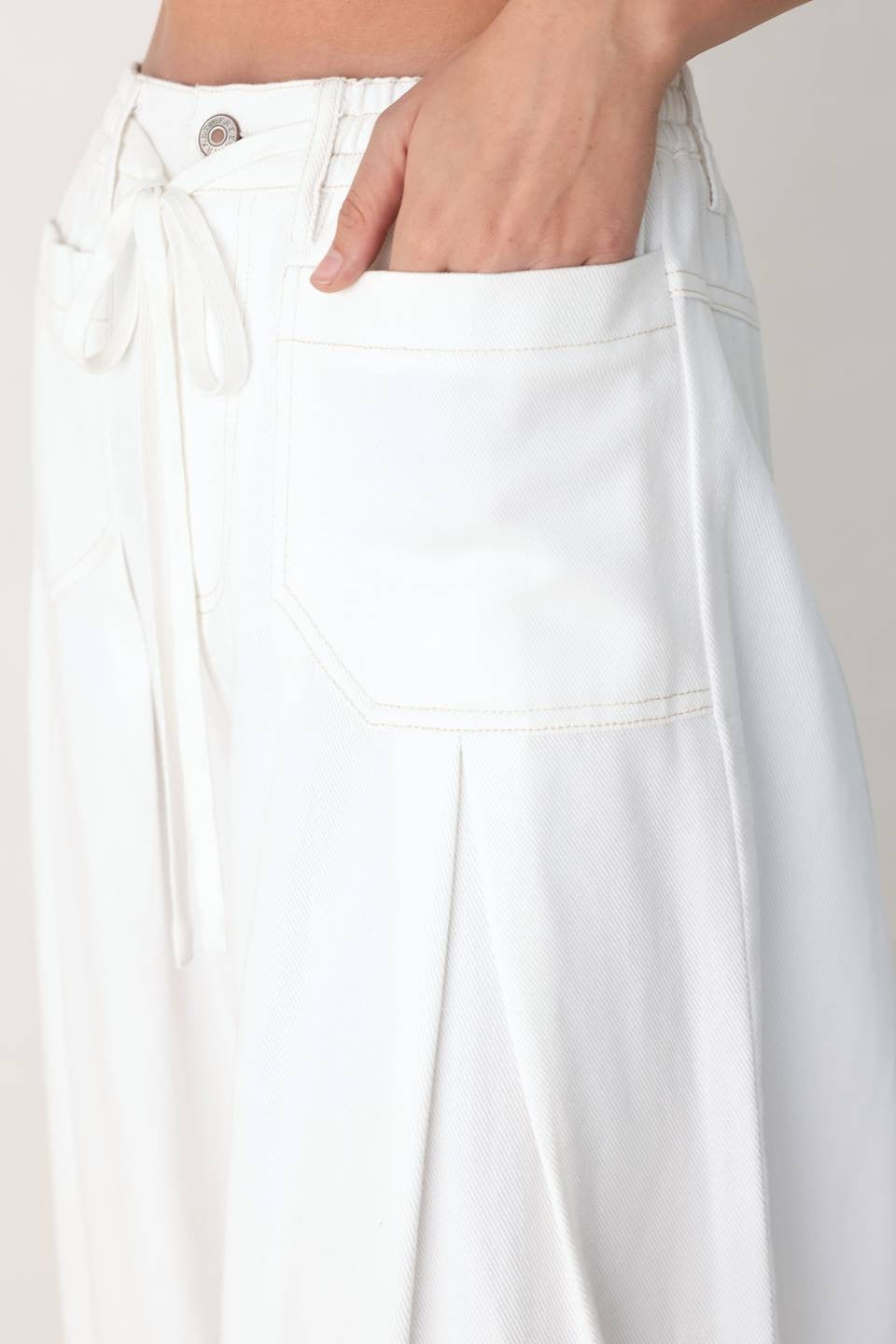 A solid woven pant