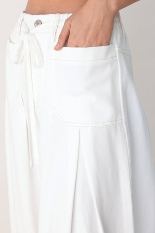 A solid woven pant