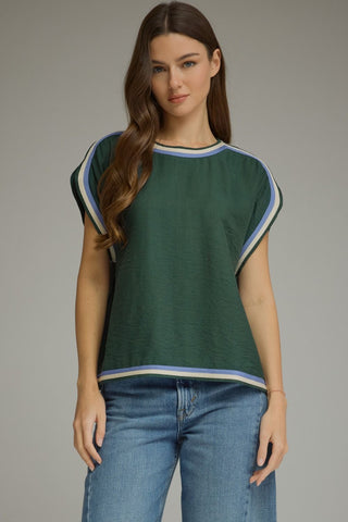Solid round neck short sleeve top featuring multicolor contrast binding.