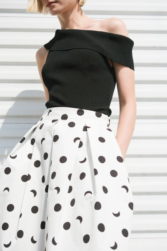 A printed woven skirt with side zipper closure