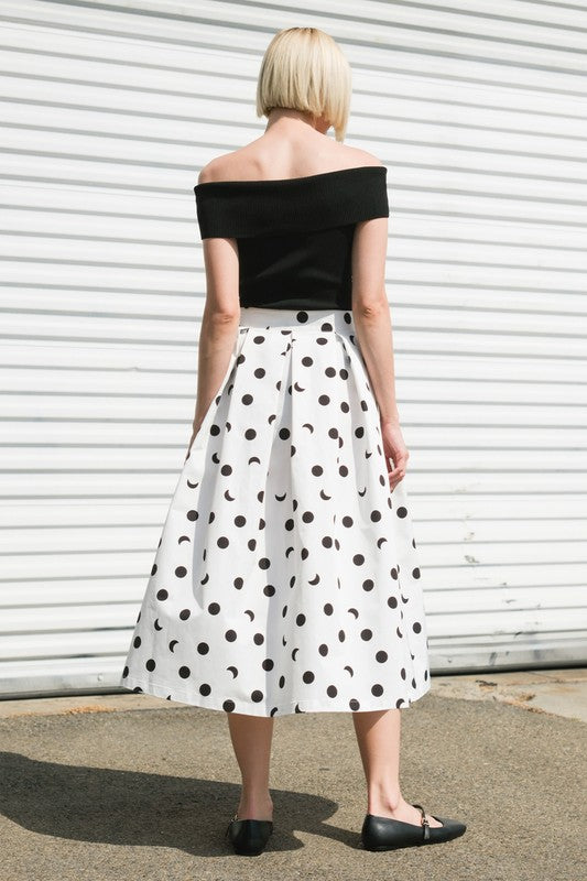 A printed woven skirt with side zipper closure