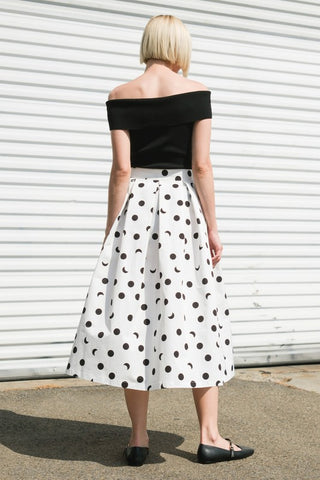 A printed woven skirt with side zipper closure