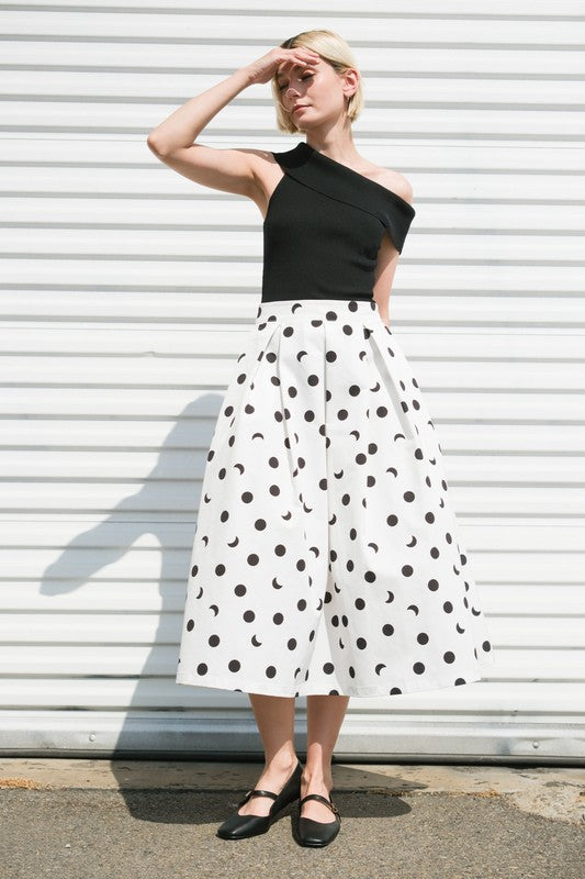 A printed woven skirt with side zipper closure