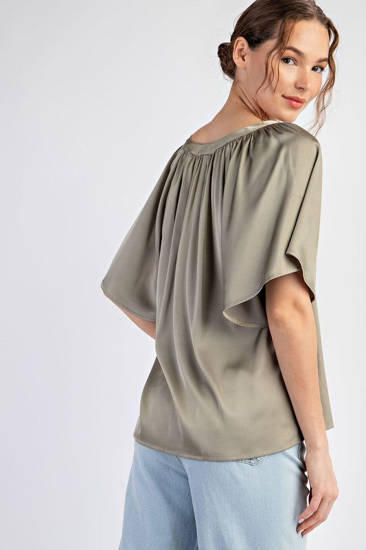 PLEATED NOTCH NECK SHORT SLEEVE TOP