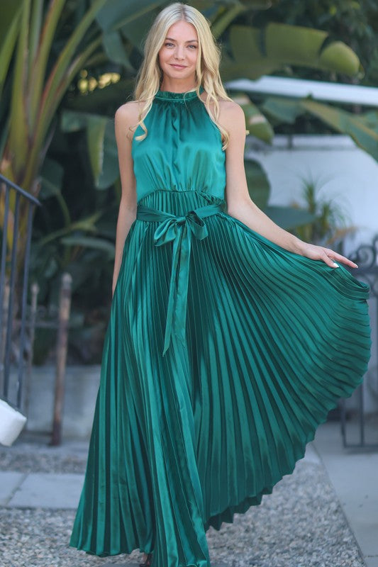 HALTER SLEEVELESS PLEATED MAXI DRESS