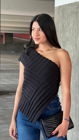 RIBBED ASYMMETRIC CUT TOP