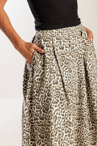 A printed woven midi full skirt and side zipper