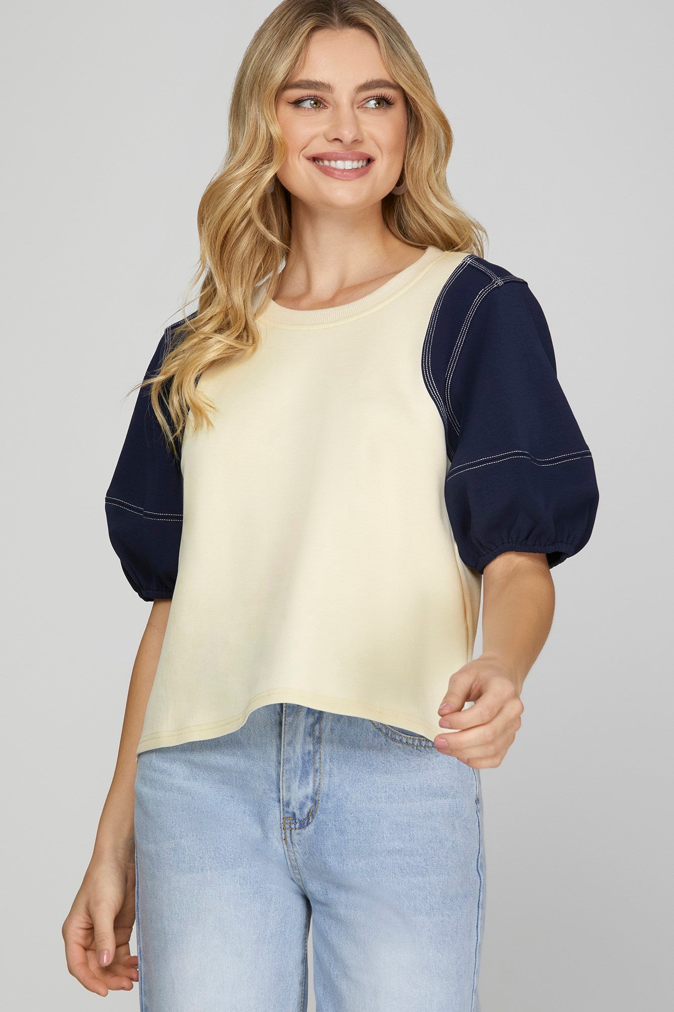 SHORT SLEEVE STITCHED KNIT TOP