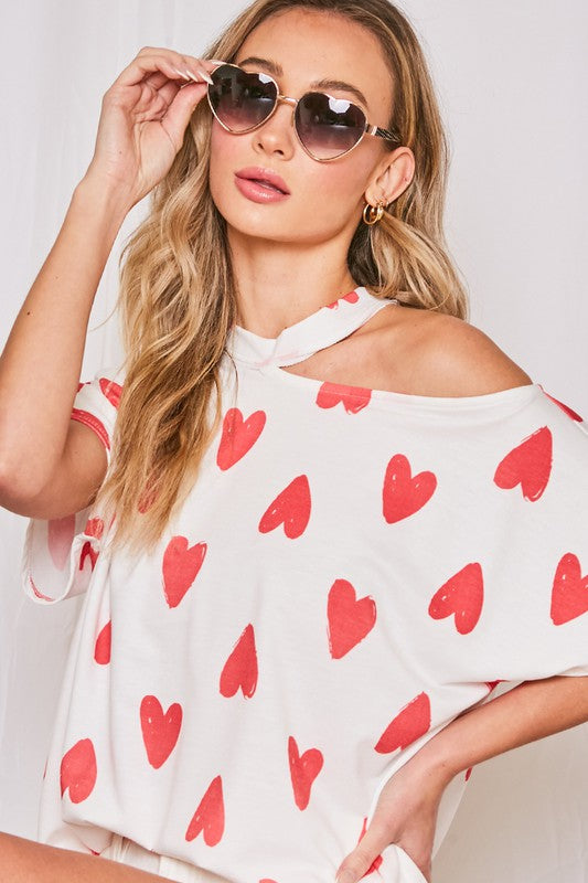 CUTOUT SHOULDER HEART PATTERN TOP